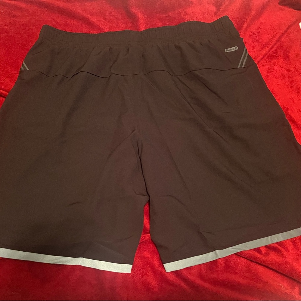Shorts - Picture 3 of 3